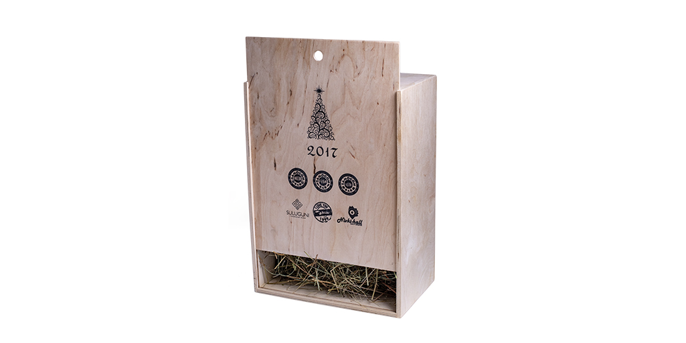 Дерев'яний ящик для новорічних подарунків 2